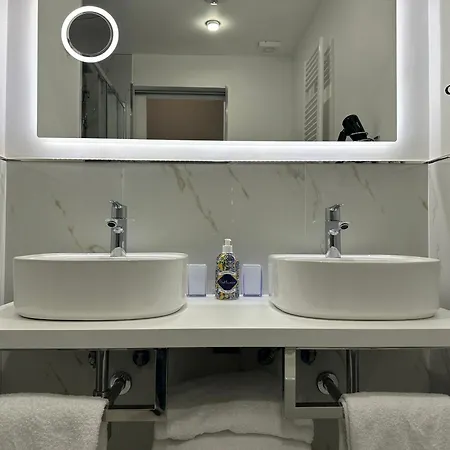 St.peter's Moon Bed and Breakfast 4*